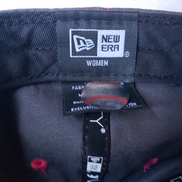 Miami Marlins New Era Women Adjustable Strapback Cap - Picture 9 of 10